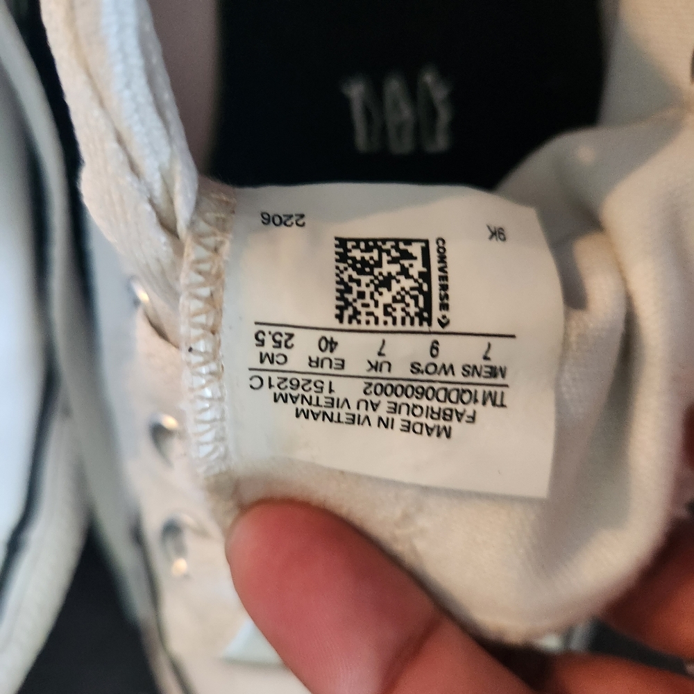 White converse - Picture 3 of 10